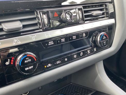 New 2026 Nissan Pathfinder SL image 19