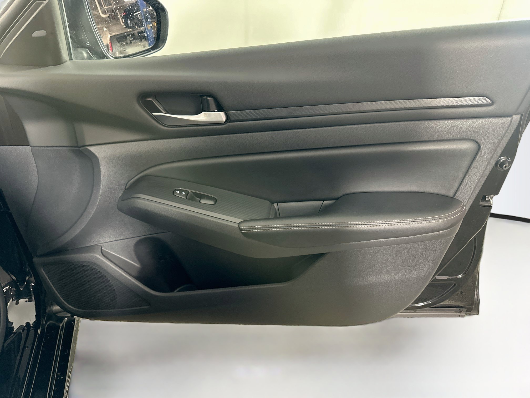 Used 2025 Nissan Altima 2.5 SV FWD image 29