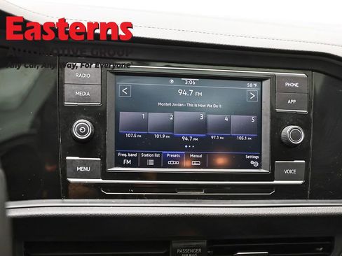 Used 2020 Volkswagen Jetta SE w/ SE Cold Weather Package image 19