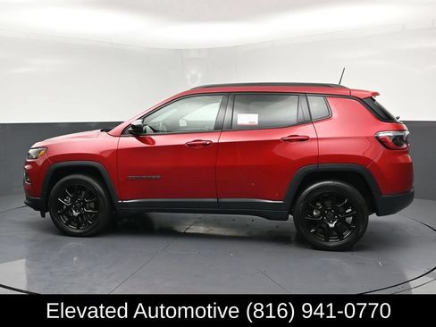 Used 2025 Jeep Compass Latitude w/ Altitude Special Edition AWD/4WD image 28