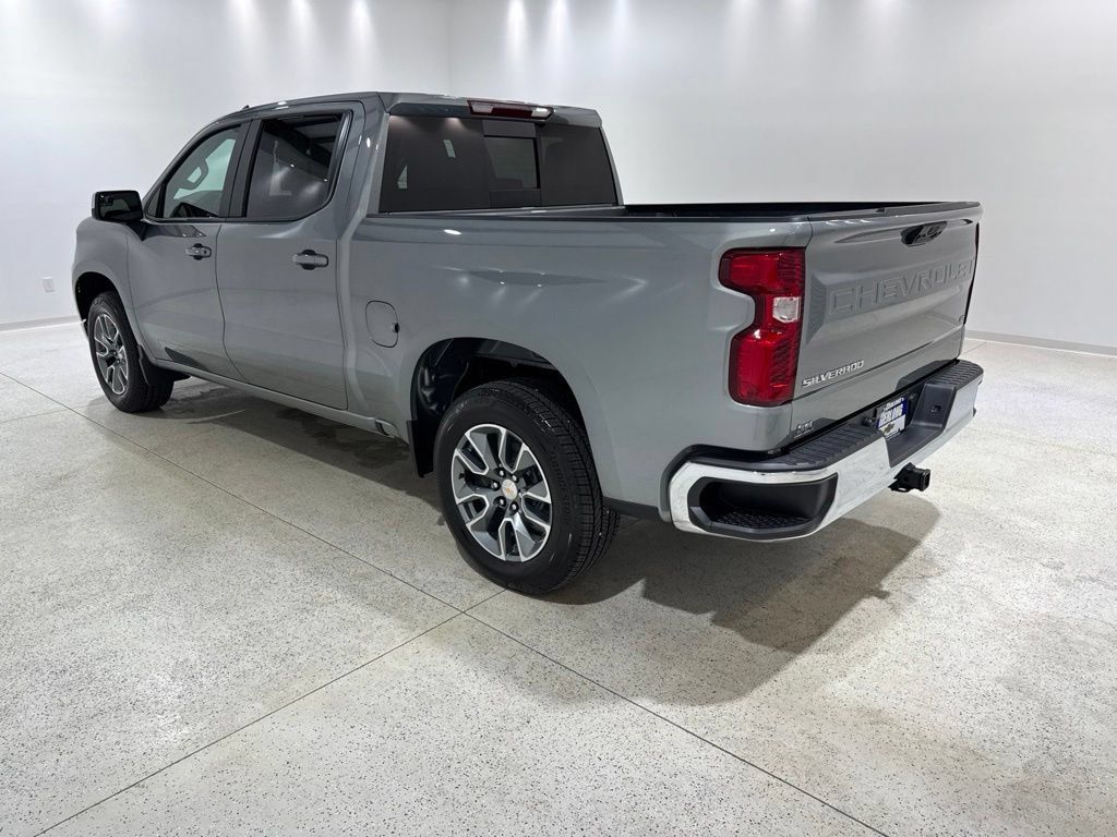 Used 2026 Chevrolet Silverado 1500 LT w/ Leather Package RWD image 3
