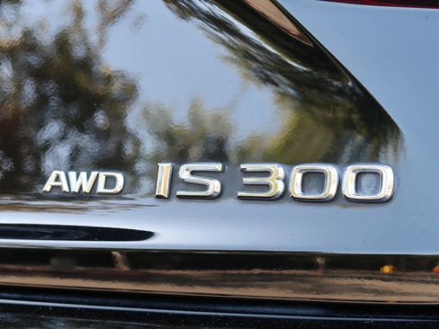Used 2016 Lexus IS 300 AWD image 11