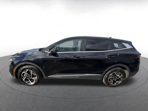 Used 2025 Kia Sportage LX image 8
