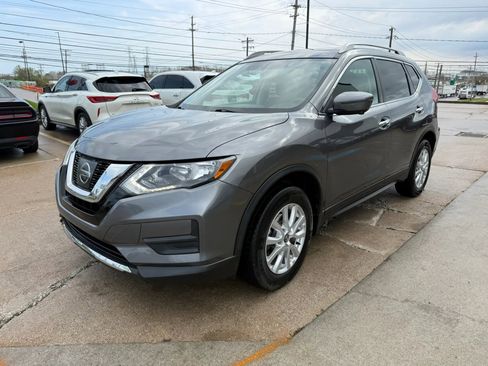 Used 2017 Nissan Rogue SV w/ Sun & Sound Touring Package image 7