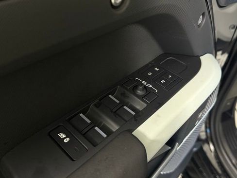 New 2024 Land Rover Defender 110 S image 28