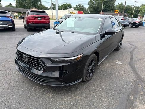 Used 2025 Honda Accord SE image 3