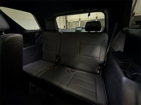 Used 2023 Chevrolet Traverse LT w/ Rear Camera Mirror Package image 24
