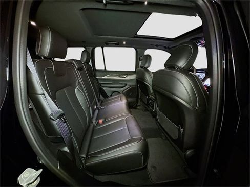 New 2025 Jeep Grand Cherokee Limited w/ Luxury Tech Group II image 31