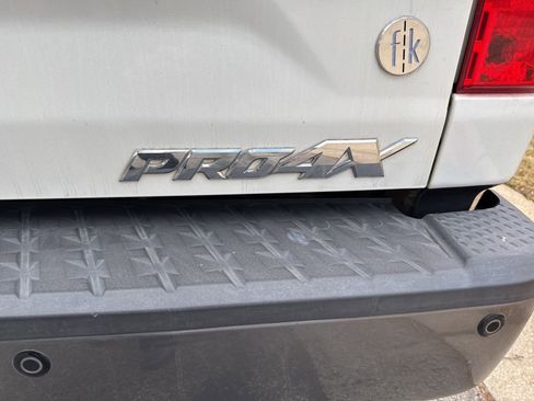 Used 2018 Nissan Titan PRO-4X w/ Pro-4x Convenience Package image 19