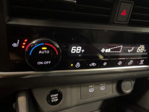 Used 2024 Nissan Rogue SV w/ SV Premium Package image 10