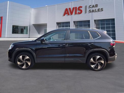 Used 2025 Volkswagen Taos SE AWD/4WD image 10