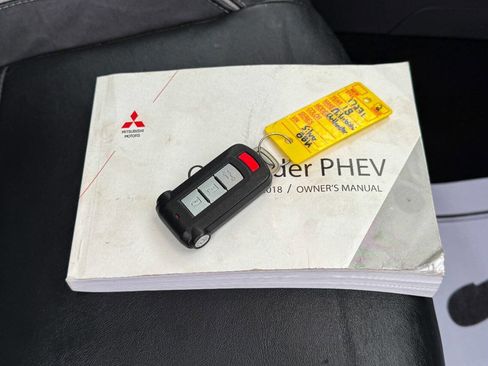 Used 2018 Mitsubishi Outlander GT AWD/4WD image 37