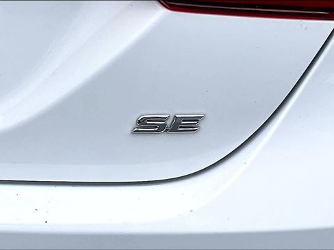 Used 2021 Toyota Camry SE FWD image 10