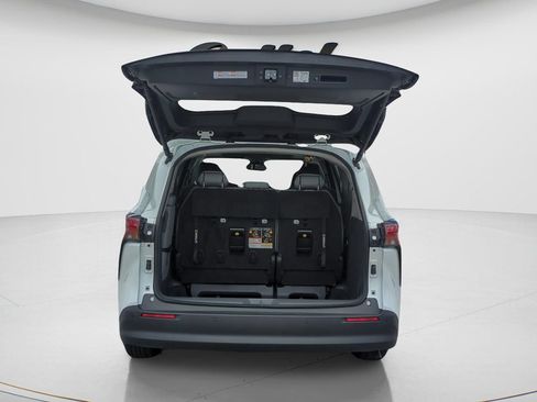 Used 2022 Toyota Sienna XLE FWD image 9