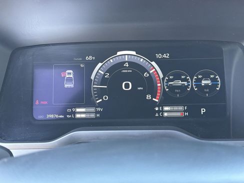 Used 2025 Toyota Tundra Limited AWD/4WD image 18