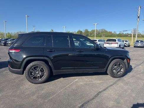 Used 2024 Jeep Grand Cherokee Trailhawk w/ Luxury Tech Group III AWD/4WD image 8