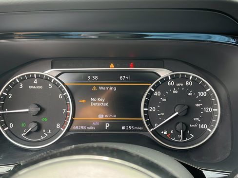 Used 2022 Nissan Pathfinder SL AWD/4WD image 16