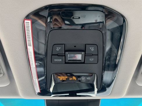 Used 2021 Toyota Venza Limited image 19