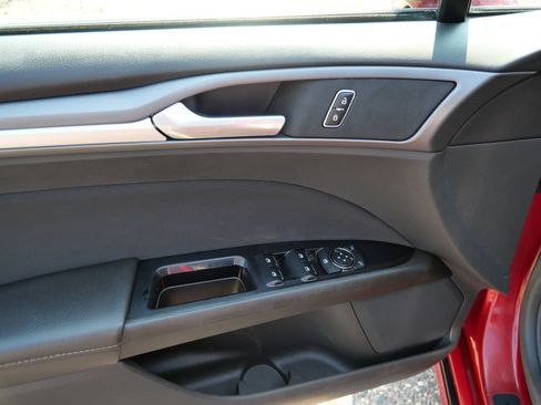Used 2015 Ford Fusion SE FWD image 16