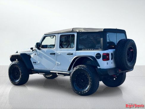Used 2018 Jeep Wrangler Unlimited Rubicon w/ LED Lighting Group AWD/4WD image 3