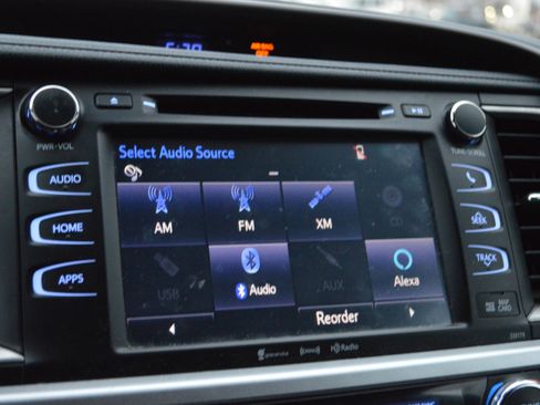 Used 2018 Toyota Highlander XLE image 20