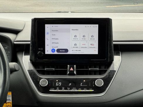 Used 2023 Toyota Corolla LE FWD image 18