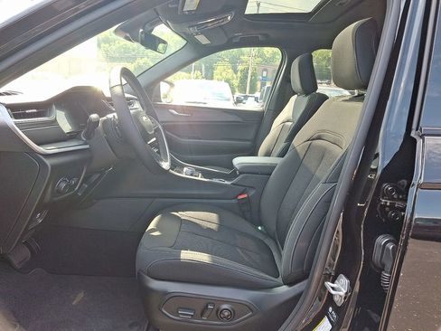 New 2025 Jeep Grand Cherokee L Laredo w/ Luxury Tech Group I image 38