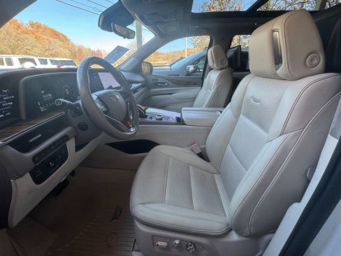 Used 2022 Cadillac Escalade Sport Platinum w/ LPO, ONYX Package image 9