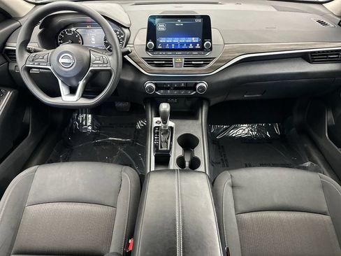 Used 2025 Nissan Altima 2.5 SV FWD image 12