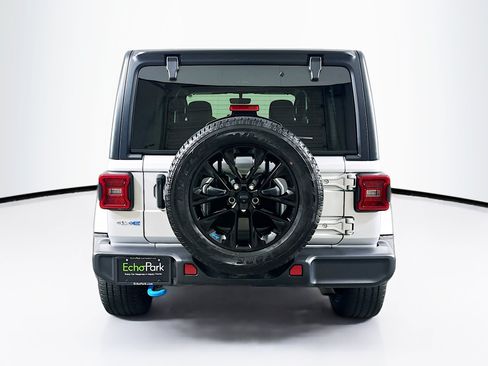 Used 2023 Jeep Wrangler Unlimited Sahara w/ Dual Top Group AWD/4WD image 7