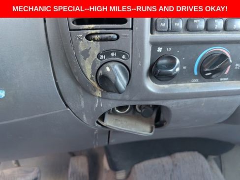 Used 2001 Ford F150 XLT image 4