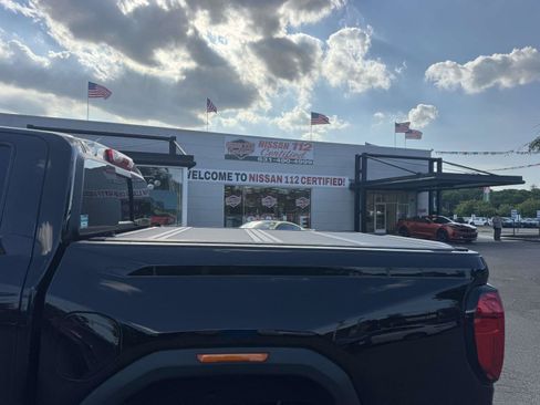 Used 2023 GMC Canyon AT4 w/ AT4 Premium Package AWD/4WD image 17