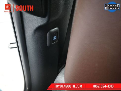 Used 2024 Toyota Sienna Platinum image 35