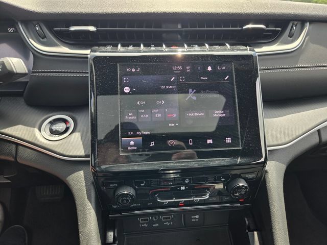 Used 2025 Jeep Grand Cherokee Altitude AWD/4WD image 22