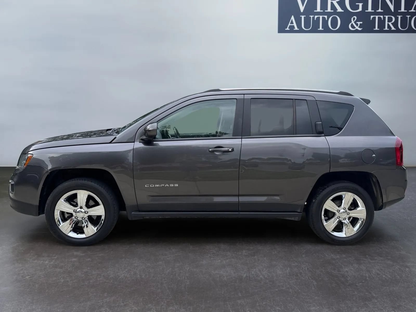 Used 2017 Jeep Compass High Altitude FWD image 3