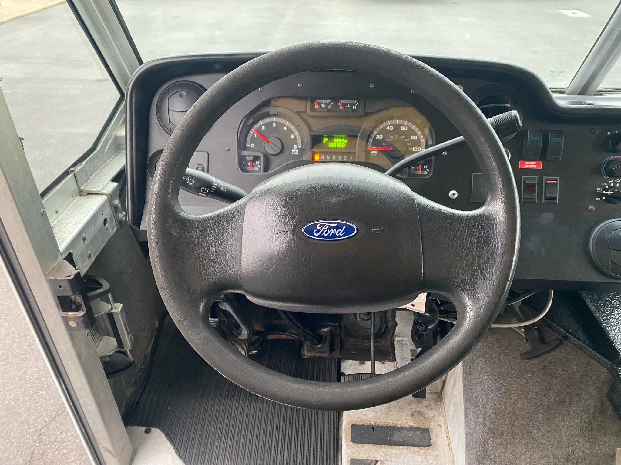 Used 2013 Ford E-350 and Econoline 350 Super Duty w/ Air Conditioning Prep Pkg RWD image 9