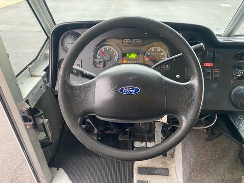 Used 2013 Ford E-350 and Econoline 350 Super Duty w/ Air Conditioning Prep Pkg image 9