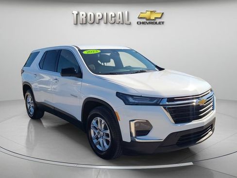 Used 2023 Chevrolet Traverse LS FWD image 4