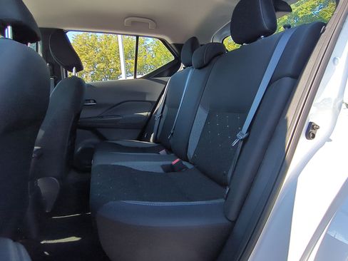 Used 2020 Nissan Kicks SV image 30