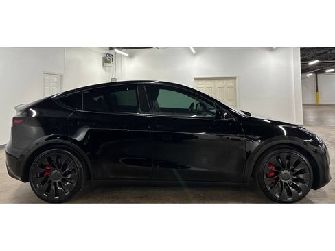 Used 2022 Tesla Model Y Performance AWD/4WD image 9