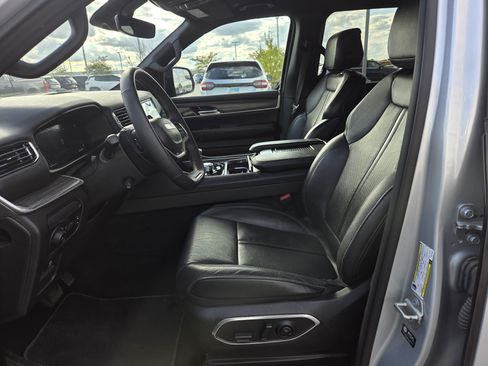 Used 2024 Jeep Wagoneer Series II w/ Flexible Seating Group AWD/4WD image 8