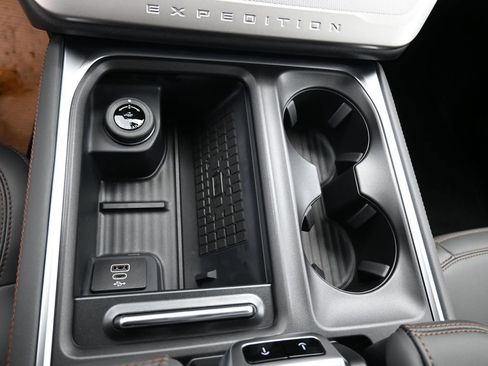 New 2025 Ford Expedition Active AWD/4WD image 17
