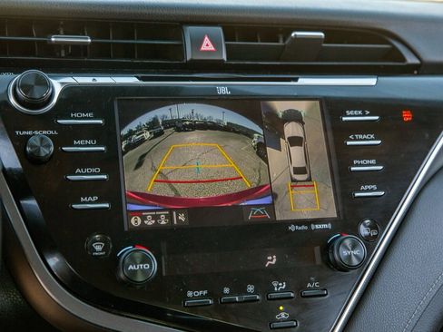 Used 2018 Toyota Camry XSE image 16