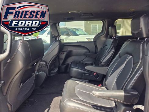 Used 2025 Chrysler Pacifica Select FWD image 24