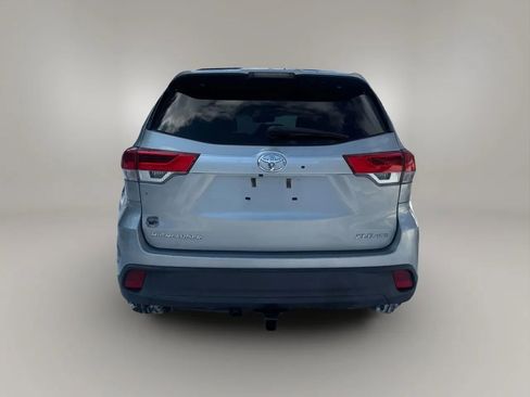 Used 2017 Toyota Highlander XLE image 4