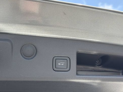 Used 2024 Chevrolet Equinox Premier FWD image 36