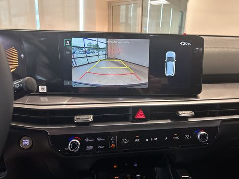 Used 2025 Kia Sorento EX w/ Panoramic Sunroof Package image 11