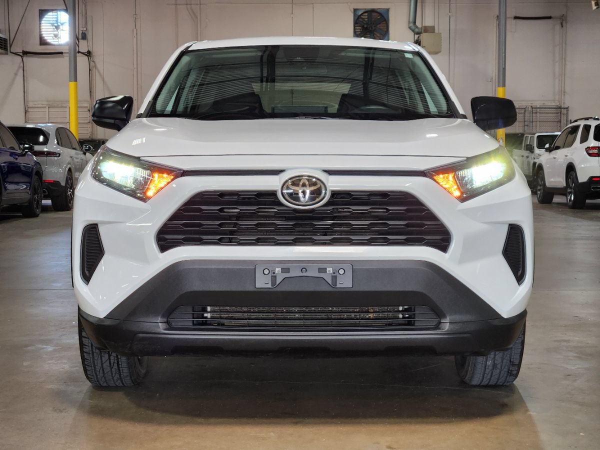 Used 2022 Toyota RAV4 LE FWD image 2