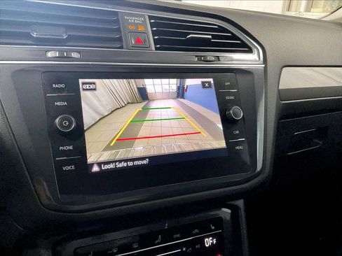 Certified 2023 Volkswagen Tiguan SE AWD/4WD image 19