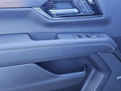 New 2026 GMC Yukon XL Denali w/ Denali Reserve Package image 8